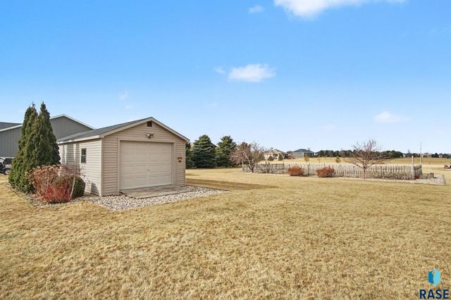 2423 S Serenity Dr Drive, Watertown, SD 57201