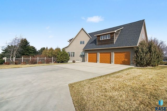 2423 S Serenity Dr Drive, Watertown, SD 57201