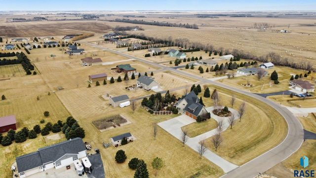 2423 S Serenity Dr Drive, Watertown, SD 57201