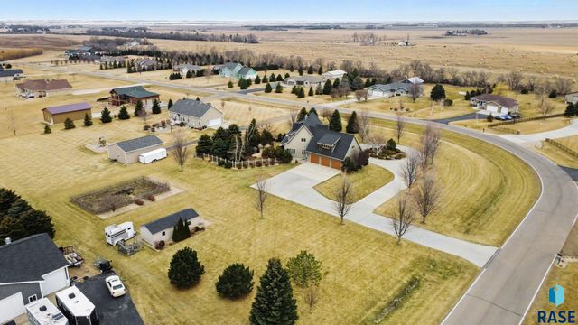 2423 S Serenity Dr Drive, Watertown, SD 57201