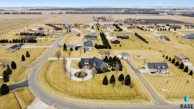 2423 S Serenity Dr Drive, Watertown, SD 57201