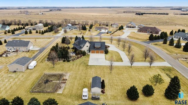2423 S Serenity Dr Drive, Watertown, SD 57201