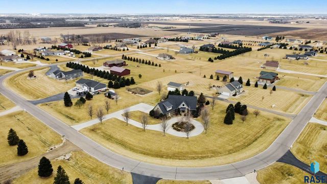 2423 S Serenity Dr Drive, Watertown, SD 57201