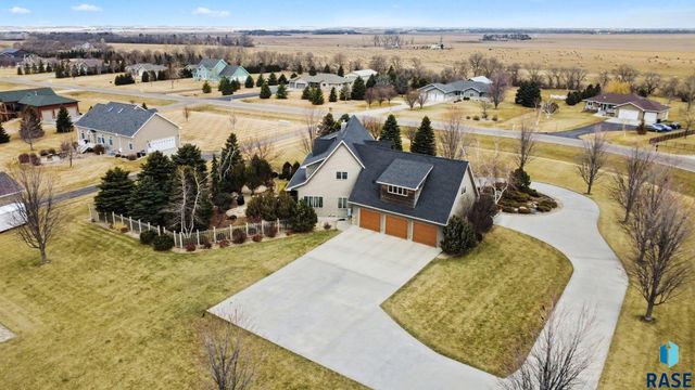 2423 S Serenity Dr Drive, Watertown, SD 57201
