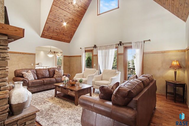 2423 S Serenity Dr Drive, Watertown, SD 57201