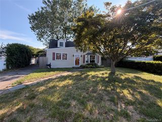 25 Monterey Place, Yonkers, NY 10710