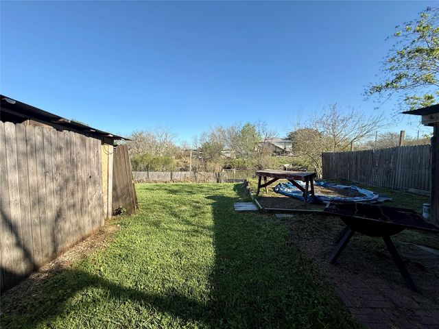 2527 Bastrop Street, Angleton, TX 77515