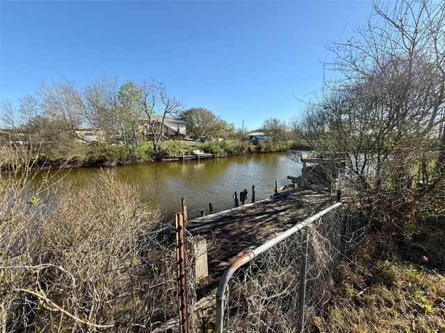 2527 Bastrop Street, Angleton, TX 77515