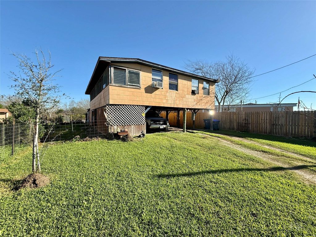 2527 Bastrop Street, Angleton, TX 77515