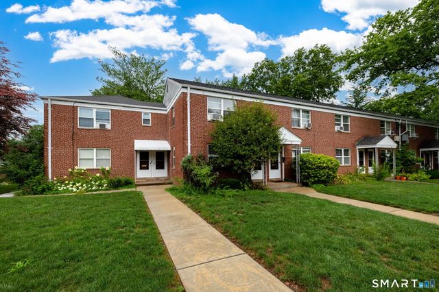 47 Arnold Way 47, West Hartford, CT 06119