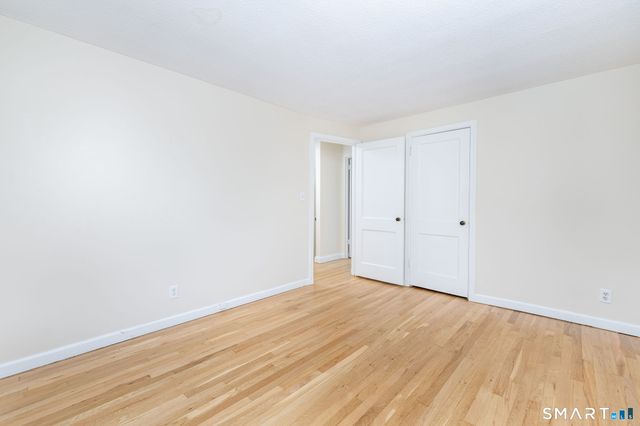47 Arnold Way 47, West Hartford, CT 06119