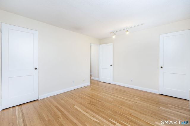 47 Arnold Way 47, West Hartford, CT 06119