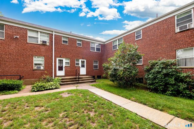 47 Arnold Way 47, West Hartford, CT 06119
