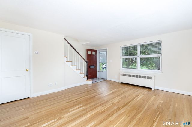 47 Arnold Way 47, West Hartford, CT 06119