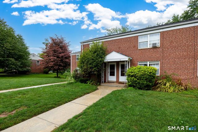 47 Arnold Way 47, West Hartford, CT 06119