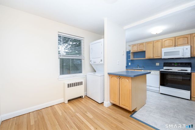 47 Arnold Way 47, West Hartford, CT 06119