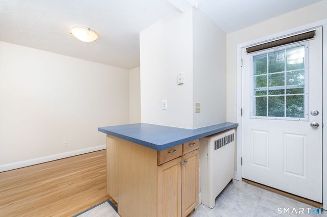 47 Arnold Way 47, West Hartford, CT 06119