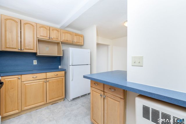 47 Arnold Way 47, West Hartford, CT 06119