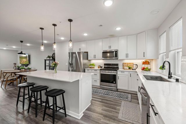 5882 156th Street W, Apple Valley, MN 55124