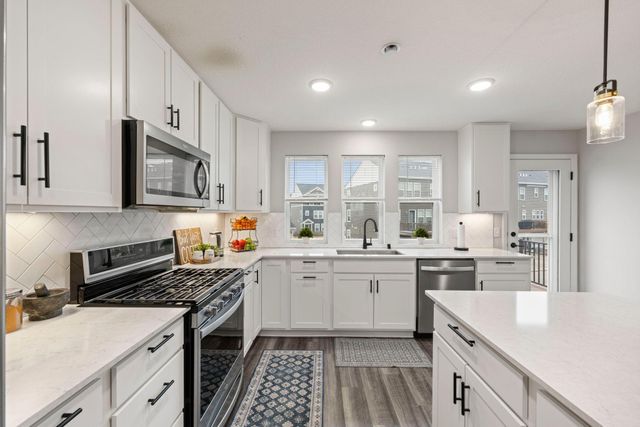 5882 156th Street W, Apple Valley, MN 55124