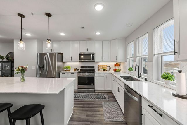 5882 156th Street W, Apple Valley, MN 55124