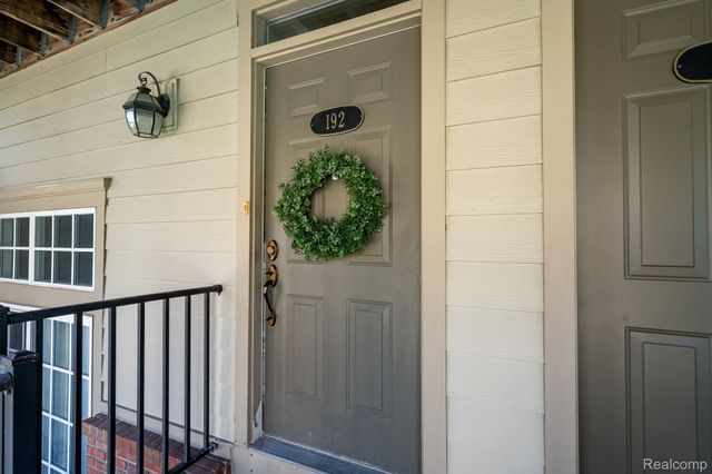 192 Amys Walk, Auburn Hills, MI 48326