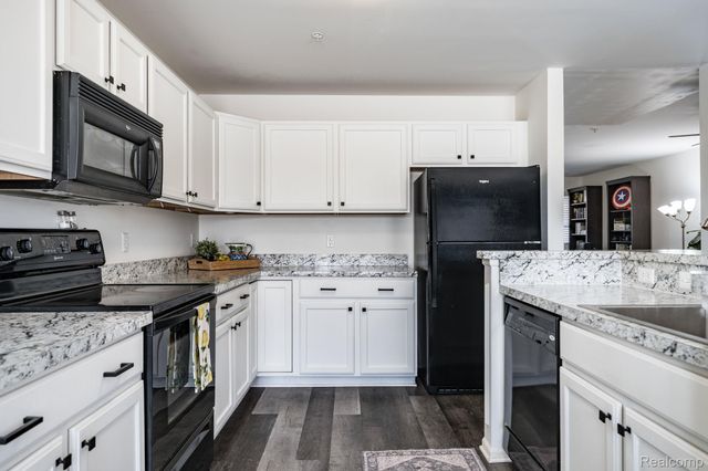 192 Amys Walk, Auburn Hills, MI 48326
