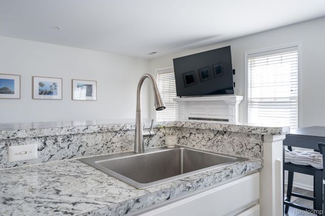 192 Amys Walk, Auburn Hills, MI 48326