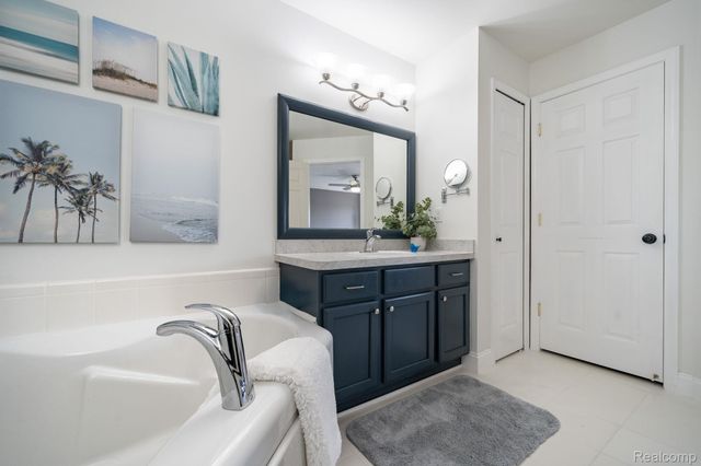 192 Amys Walk, Auburn Hills, MI 48326
