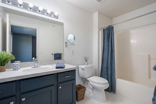 192 Amys Walk, Auburn Hills, MI 48326