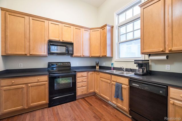 192 Amys Walk, Auburn Hills, MI 48326