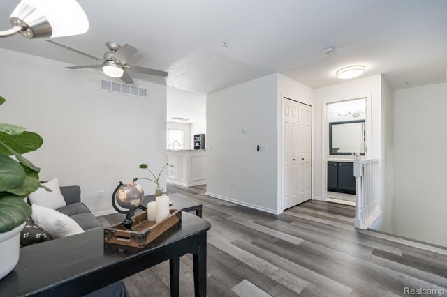 192 Amys Walk, Auburn Hills, MI 48326