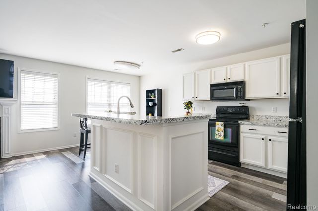 192 Amys Walk, Auburn Hills, MI 48326
