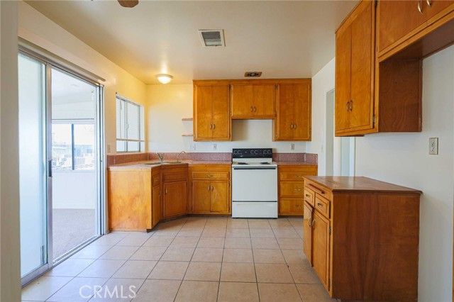 811 S State, Hemet, CA 92543