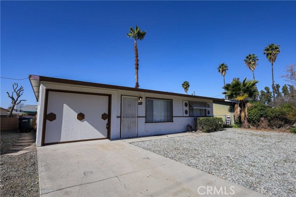 811 S State, Hemet, CA 92543