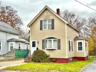 51 Shores St, Taunton, MA 02780