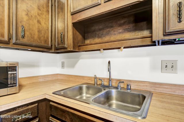 10312 Going Ct, Louisville, KY 40241