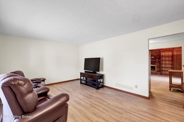 10312 Going Ct, Louisville, KY 40241