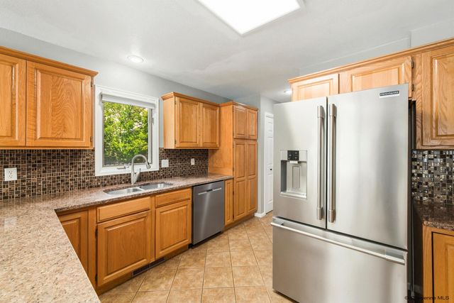 903 MONTCLAIR DR, Cheyenne, WY 82009