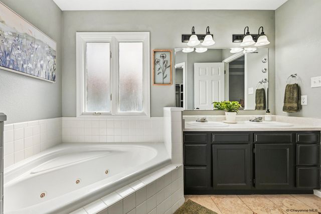 903 MONTCLAIR DR, Cheyenne, WY 82009