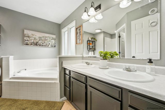 903 MONTCLAIR DR, Cheyenne, WY 82009