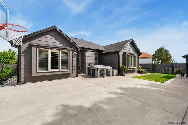 903 MONTCLAIR DR, Cheyenne, WY 82009