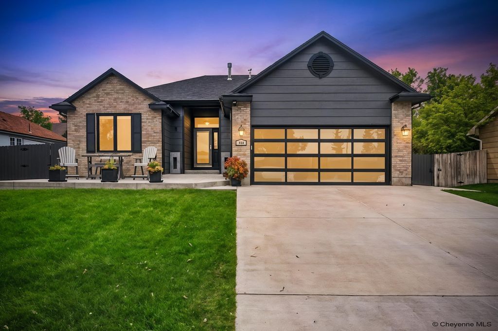903 MONTCLAIR DR, Cheyenne, WY 82009