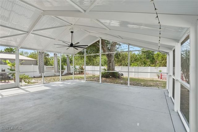 426 Chestnut Ave NW, Port Charlotte, FL 33952