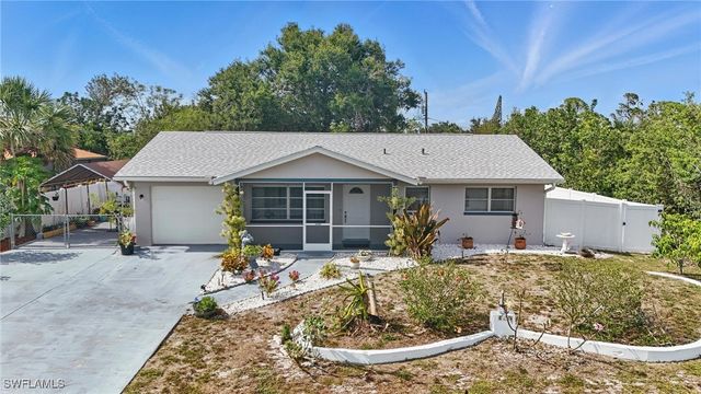 426 Chestnut Ave NW, Port Charlotte, FL 33952