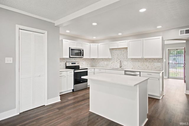 1621 Herndon Drive, Evansville, IN 47711