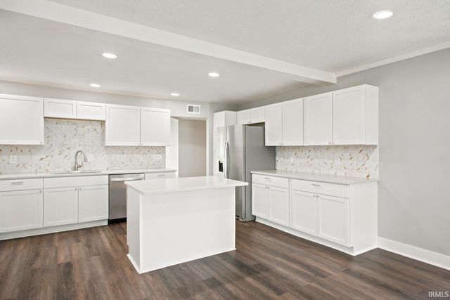 1621 Herndon Drive, Evansville, IN 47711