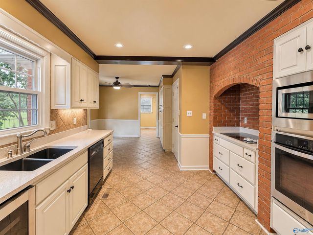 2804 Hunterwood Drive SE, Decatur, AL 35603