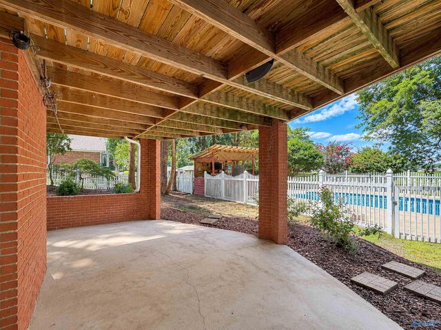 2804 Hunterwood Drive SE, Decatur, AL 35603