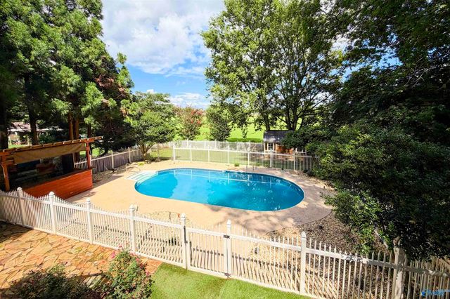 2804 Hunterwood Drive SE, Decatur, AL 35603